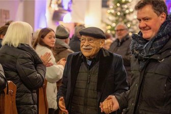 Giora Feidman verabschiedet sich glücklich vom Plauener Publikum - Giora Feidman am Donnerstagabend nach seinem Konzert in der Plauener Lutherkirche.