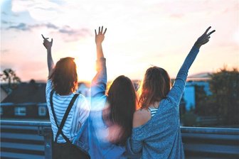 Girls only: Warum Mädchen und junge Frauen in Chemnitz gerne auch mal unter sich sind - Mädchen und Frauen müssen zusammenhalten und einander unterstützen. Eine Möglichkeit zur Vernetzung bietet der Mädchenbrunch vom Arbeitskreis Mädchen und junge Frauen Chemnitz.