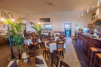 Giuseppe aus Sizilien bringt italienische Küche nach Eibenstock - Restaurant statt Bistro: Der neue Betreiber Giuseppe Li Gregni hat die italienische Küche in die Bergstadt Eibenstock gebracht.