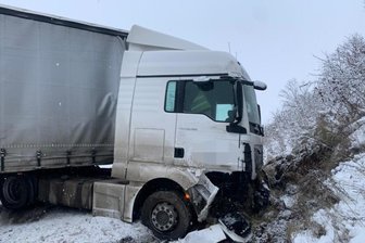 Glätteunfälle bei Hohenstein-Ernstthal: Verkehrsbehinderungen auf A4 -