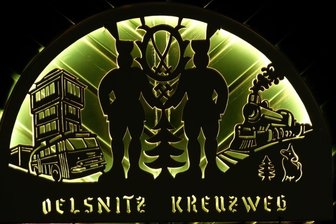 Glanzstück am Kreuzweg: Schwibbogen in Oelsnitz -