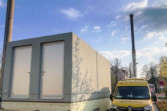 Glasfaserausbau hält Hainichen in Atem - In der Gerichtsstraße wurde am Donnerstag ein weiterer Breitband-PoP aufgestellt.