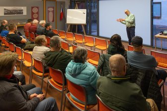 Glasfaserausbau im Erzgebirge: In Gemeinden ist weiter Geduld gefragt - Reinhard Westfehling konnte in Bärenstein keine entscheidenden Neuigkeiten verkünden.