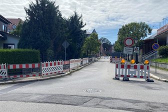 Glasfaserausbau in Wilkau-Haßlau: Hausbesitzer kritisiert nicht angekündigte Verzögerung - In Wilkau-Haßlau werden derzeit im großen Stil Kabel verlegt. Die von den Anwohnern erhofften Glasfaserkabel sind jedoch nicht dabei.