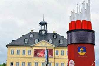 Glasfasernetz in Hainichen: Noch immer kein Haushalt am schnellen Netz - Diese Werbung für das schnelle Internet von Vodafone stand schon 2019 auf dem Markt in Hainichen.