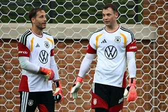 "Glatte Eins mit Sternchen": DFB-Chef Rettig lobt Baumann - Oliver Baumann (l.) und Manuel Neuer im Training. (Archivbild)