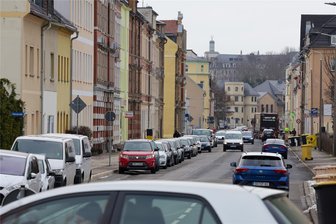 Glauchau bekommt neues Fördergebiet: 5,4 Millionen Euro fließen in das Auestraßen-Areal - Blick in die Auestraße. Das Areal links und rechts der wichtigen Verbindung ist nun Fördergebiet.