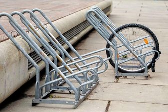 Glauchau: Cube Mountainbikes gestohlen - Wie auf diesem Symbolbild, haben die Täter von einem der Fahrräder ein Vorderrad zurückgelassen.