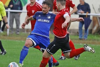 Glauchau lässt Dresden abblitzen - Tomas Cekovsky (blaues Trikot) erzielte am Samstag sein erstes Landesliga-Tor für Glauchau. 