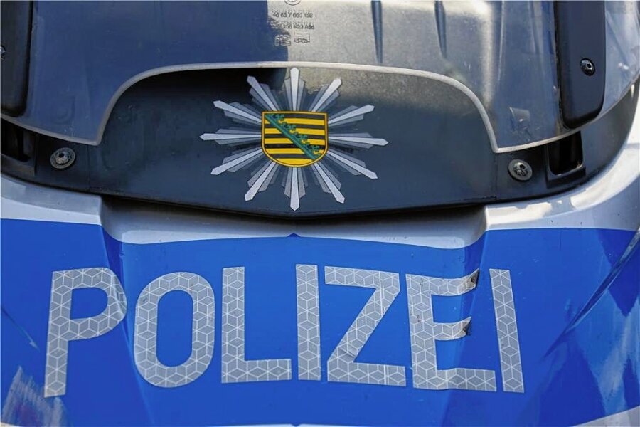 Glauchau: Mann wirft Steine auf parkende Autos - Laut Polizei war der Täter ein 58-jähriger Deutscher. 