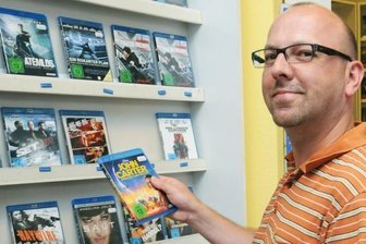 Glauchau/Meerane: Regensommer hinterlässt seine Spuren - Bei Regenwetter kommen mehr Kunden: Jörg Schendel von der Video World Meerane ist zumindest nicht böse, wenn es regnet.
