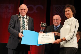 Glauchau zeichnet verdienstvolle Bürger aus - Christine Kästner hat das Georgius-Agricola-Gymnasium in Glauchau von 1999 bis 2021 geleitet .