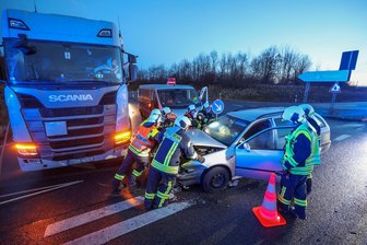 Glauchau: Zwei Pkw prallen zusammen und blockierten Autobahnabfahrt - Ein Unfall blockierte am Montagmorgen die Autobahnabfahrt Glauchau.