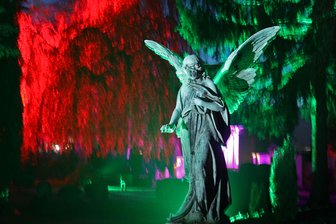 Glauchauer Friedhof zur Gedenkwoche illuminiert - Anlässlich der Gedenkwoche "150 Jahre Friedhof" wird der Friedhof in Glauchau illuminiert.