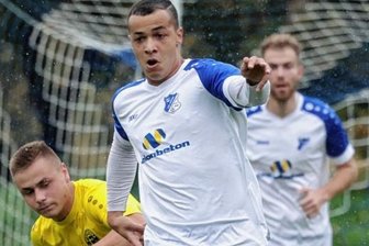 Glauchauer nehmen Fahrt auf - Tony Thiam und der VfB Empor ließen sich auch von einer strittigen Schiedsrichterentscheidung nicht von ihrem Weg abbringen. Die Nummer 6 der Glauchauer behielt kurz vor Spielschluss bei einem Elfmeter die Nerven und schoss sein Team zum 2:1-Heimsieg.