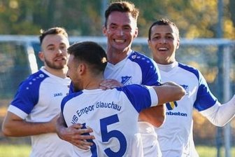 Glauchauer nehmen Kontakt zur Spitze auf - Jubel beim VfB Empor Glauchau nach dem Treffer zum 2:0. Danach ließen sie sich die Butter nicht mehr vom Brot nehmen.