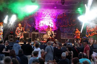 Glauchauer Stadtfest fällt aus - Das Glauchauer Stadtfest fällt dieses Jahr aus. Im Vorjahr war beim Auftritt von "Die Toten Ärzte" auf der großen Bühne auf dem Markt kein Sitzplatz mehr frei gewesen.