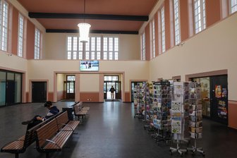 Glauchauer Weihnachtsliedersingen wieder im Bahnhof - In der sanierten Bahnhofshalle von Glauchau findet das Weihnachtsliedersingen statt.