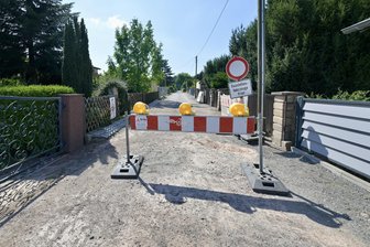 Gleich zwei Wasserrohrbrüche in Werdau - Derzeit ist der Fuchsweg voll gesperrt.