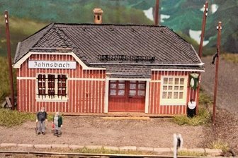 "Gleisdreieck" bietet neue Modelle - Auch das Jahnsbacher Empfangsgebäude wurde auf der Anlage des Modellbauclubs Jahnsbach nachgebildet.