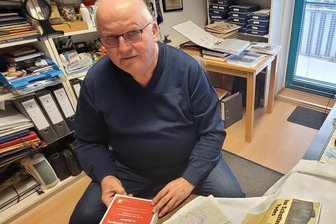 Glockengeläut zum Gedenken an Todesmarsch durch Lichtentanne - Ortschronist Max Einenkel hat ausführlich zum Todesmarsch durch Lichtentanne recherchiert.