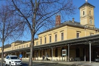 Glockenturm ziert den Bahnhof in Reichenbach - Dieses Bahnhofsgebäude befindet sich in Reichenbach. 