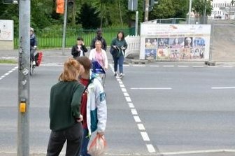 Glosse: Die herrenlose Ampel - Die Ampelanlage an der Kreuzung von Wall-, Beethoven-, Külz- und Leipziger Straße in Freiberg war zum Bergstadtsommer nicht in Betrieb. Grund könnte eine Wissenslücke bei künstlicher Intelligenz gewesen sein; amtliche Weisheit war's wohl nicht. 