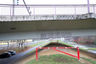 Glück-Auf-Brücke in Zwickau ist für Schwerlastverkehr tabu – Neue Untersuchungen zum Zustand - Wie beschädigt ist die Glück-Auf-Brücke? Neue Untersuchungen sollen Ergebnisse liefern.