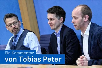 Glück der Untüchtigen - Die haushaltspolitischen Sprecher von FDP. Grünen und SPD, Otto Fricke (l.-r.), Sven-Christian Kindler und Dennis Rohde, äußern sich in der Bundespressekonferenz zum Bundeshaushalt 2024.