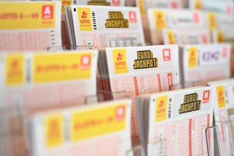 Glück im Spiel 6 aus 49: Lottogewinner aus dem Vogtland gewinnt fast eine halbe Million - Im Vogtland ist wieder ein Lottogewinn wahrgeworden.
