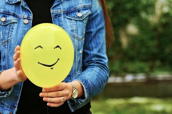 Glücklich ohne Partner - geht das? - Allein, aber zufrieden.