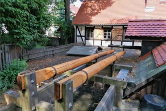 Glühende Eisen am Ostermontag im letzten Freiberger Hammerwerk - Beim Osterschmieden präsentiert der Freibergsdorfer Hammerverein seine Schmiedekunst. 