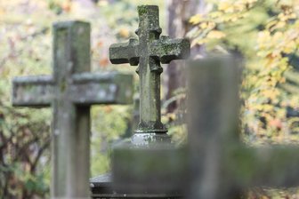 Görbersdorf: Gedenkstätte für Weltkriegsopfer neu gestaltet - 