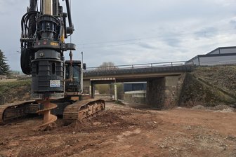 Gößnitz bis Crimmitschau: Ab April Nachtarbeiten für schnellere Züge - Auch die Brücke über den Paradiesbach in Frankenhausen wird durch einen Neubau ersetzt.