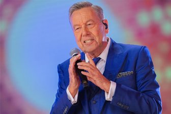 „Goldene Henne 2024“ in Leipzig: Auftritte von Roland Kaiser und einer weiteren Musiklegende angekündigt - Schlagerlegende Roland Kaiser wird bei der Gala der „Goldenen Henne“ in Leipzig in diesem Jahr wahrscheinlich wieder die Zuschauer aus ihren Sitzen reißen.