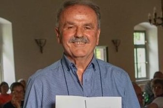 Goldene Überraschung beim KSV - Verdiente Ehrung: Bernd Grämer, der Kleinwaltersdorfer Vereinschef, erhielt die goldene Ehrennadel des Landessportbundes.