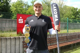 Goldener Besuch: Dreifacher Olympiasieger begeistert Flöhas Kanu-Nachwuchs - Tom Liebscher-Lucz brachte seine drei olympischen Goldmedaillen mit nach Flöha.