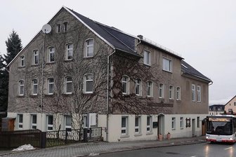 "Goldenes Lamm" in Bärenwalde kommt unter den Hammer - Direkt an der Ortsdurchfahrt gelegen, war das "Goldene Lamm" über viele Jahrzehnte ein beliebter Treff- und Feierpunkt im Dorf. 