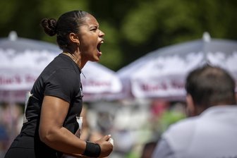 Goldenes Oval: Kugelstoßass Ogunleye startet in einer ihrer „Lieblingsstädte in Deutschland“ stark in Saison - Yemisi Ogunleye „schreit“ beim Goldenen Oval in Dresden die Kugel nach vorn.
