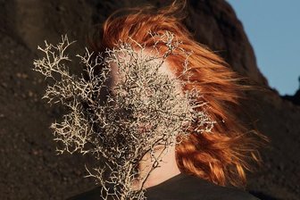 Goldfrapps "Silver Eye": Mondschein-Finsternis - Erstmals war Alison Goldfrapp auf "Silver Eye" auch fürs Artwork zuständig. Ihre Fotos finden auf Instagram viele Fans.