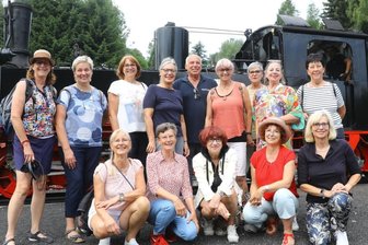 Goldnixen unter Volldampf - Gemeinsame Erinnerungen schweißen zusammen. Petra Rosenkranz (vorn rechts) und Thomas Hildebrand haben diesmal das viertägige Treffen der einstigen Weltklasse-Schwimmerinnen organisiert.