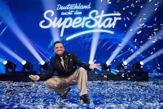 Goldregen und Tränen: Fröhlich feiert späten "DSDS"-Triumph - Endlich geschafft: Menowin Fröhlich holt sich nach 16 Jahren die "DSDS"-Krone.