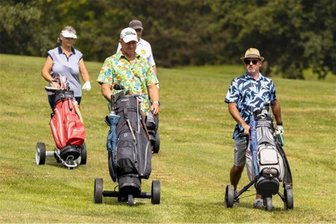 Golfer spenden 4000 Euro an das Tierheim Kandelhof - 72 Golfer beteiligten sich am 3. BCMC-Golf-Cup in Franzensbad.