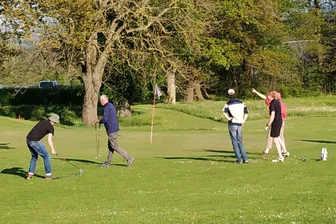 Golferlebnis für die ganze Familie - Einen Golferlebnistag gibt es am Samstag auf dem Gelände des Golfclubs Plauen in Steinsdorf.