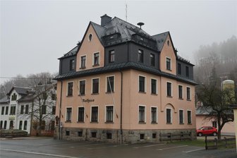 Gornsdorfer fordern erneut Wiederbelebung des Rathauses - Das Gornsdorfer Rathaus ist leergezogen. Heizung und Wasser wurden abgestellt.