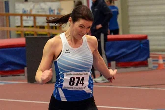 Gornsdorfer Leichtathleten im Medaillenrausch - Staffel- und Sprintgold: Sabine Dittrich war bei den Landeshallenmeisterschaften der Senioren nicht zu stoppen.
