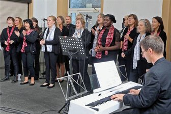 Gospel in der Dennheritzer Kirche - Der Ökumenische Gospelchor Glauchau, hier bei einem früheren Auftritt, singt am Sonntag in Dennheritz. 