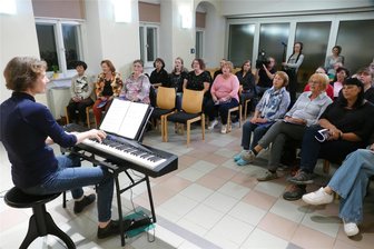 Gospelsänger aus dem Erzgebirge fiebern dem Auftritt ihres Lebens entgegen - In Zschopau üben die GospelsingERZ immer in kleiner Runde. Umso beeindruckender war die Probe in Chemnitz mit mehr als 1000 Beteiligten.