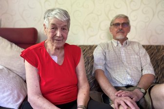 „Gott sei Dank hatte man ein Einsehen mit mir“: 77-Jährige aus dem Landkreis Zwickau wartet zwei Jahre auf Augen-OP - Petra Thümmler benötigt eine Augen-Operation. Ihr Mann Klaus hat verschiedene Ärzte kontaktiert.