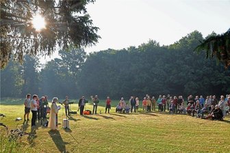 Gottesdienst am Aktienwald hat Tradition - Der Waldgottesdienst am Rande des Aktienwaldes.